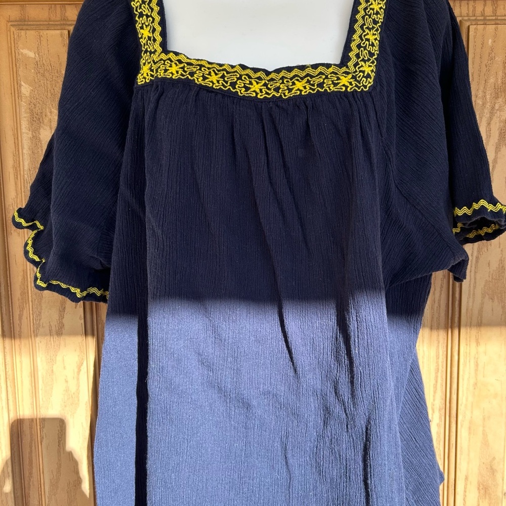 💚3/$25 Ellos size 18W Navy Blue Women's Top with Yellow Accents